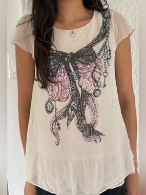Y2K Bow Graphic Flowy Top With Ruffles